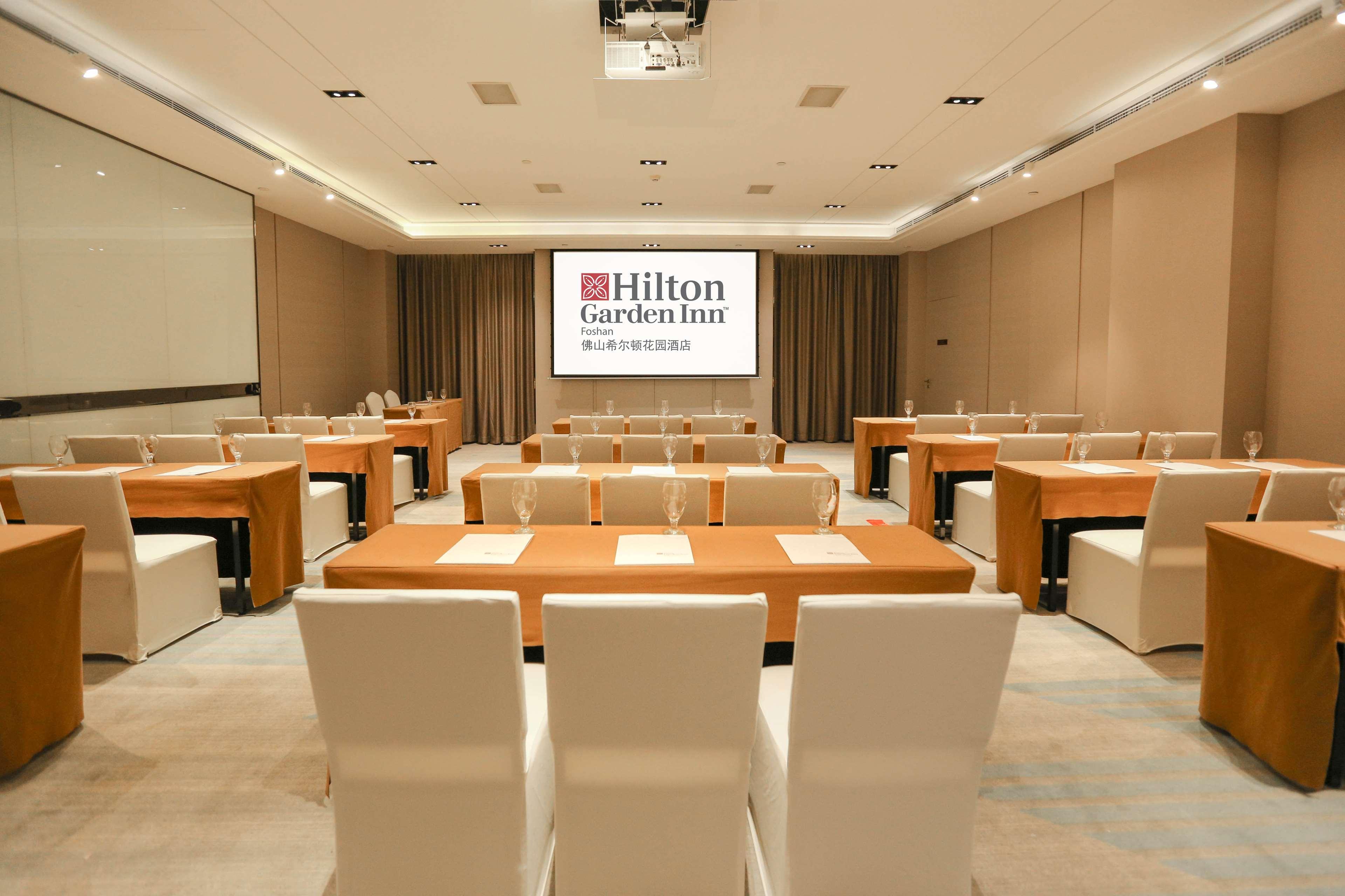 Hilton Garden Inn Foshan Exteriör bild