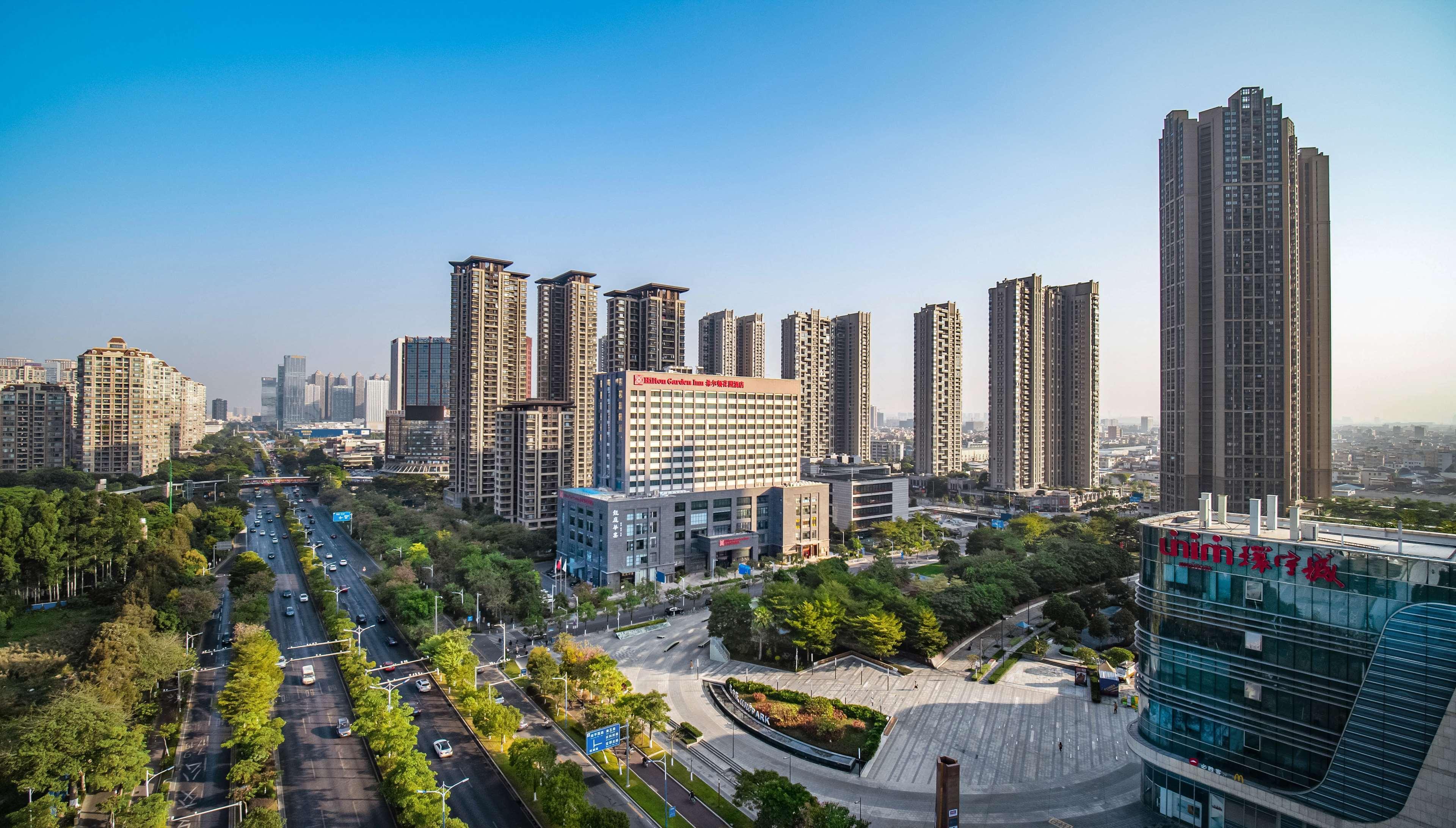 Hilton Garden Inn Foshan Exteriör bild